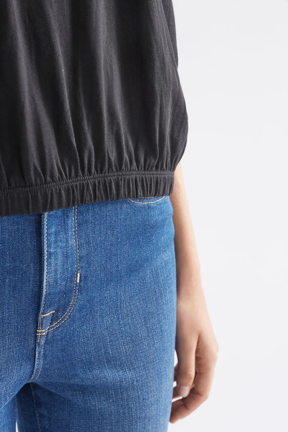 ELK Kruis Tee - Black