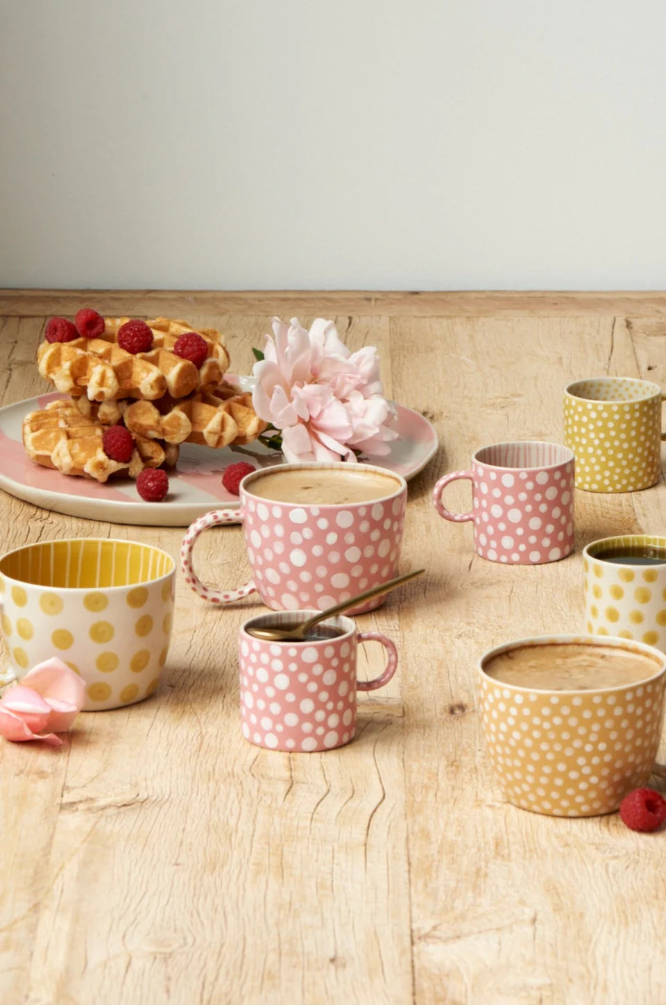 Chino Mug - Pink Dot