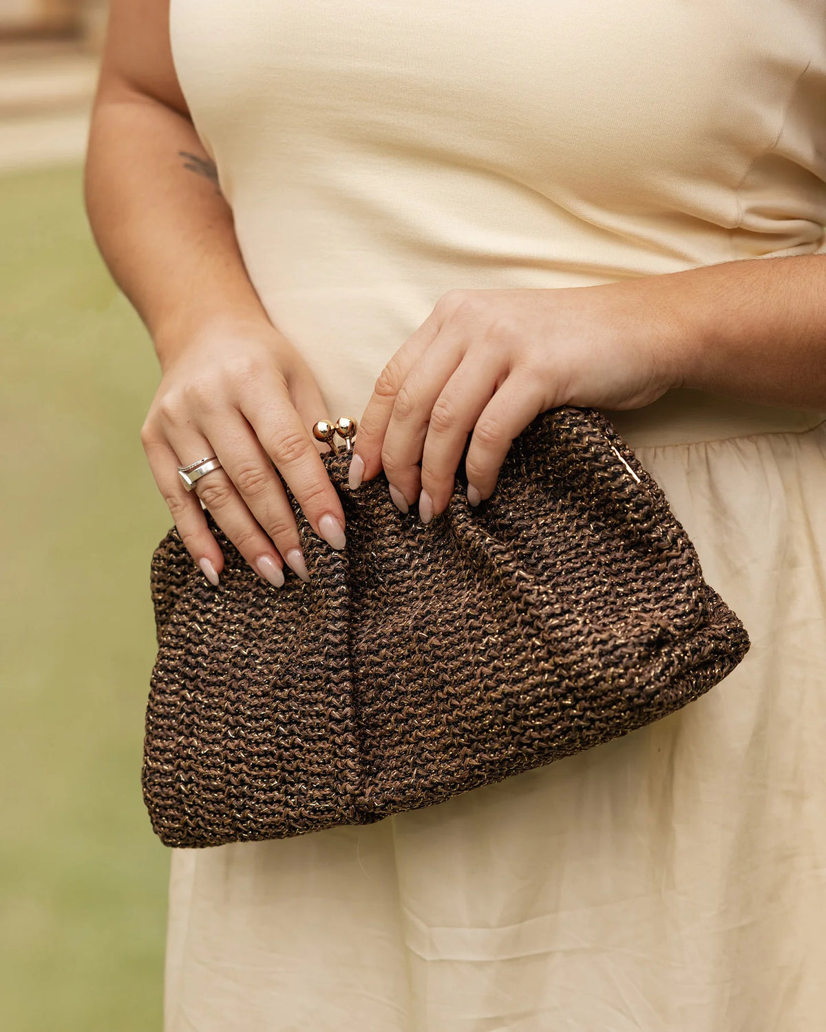 LOUENHIDE | Goldie Raffia Clutch - Chocolate