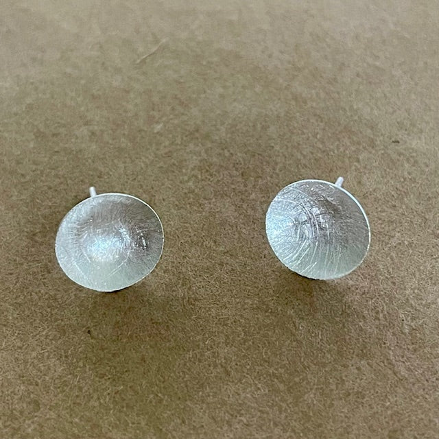 Brushed cup stud earing
