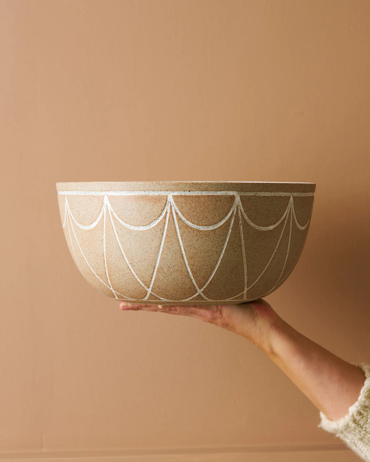 Large Bowl / Natural Entertainer