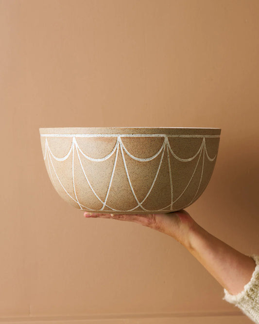 Large Bowl / Natural Entertainer