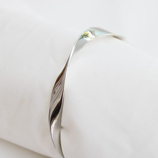 Lotus bangle