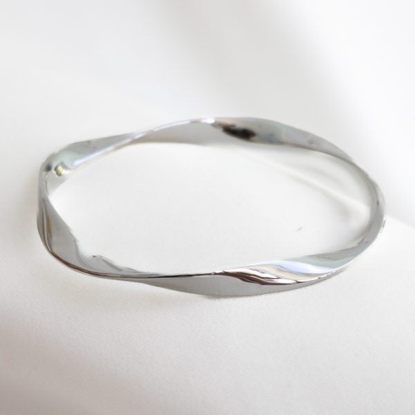 Lotus bangle